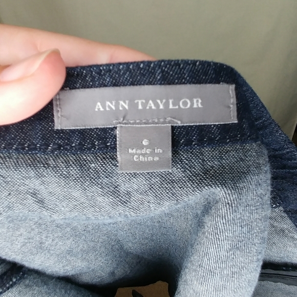 Ann Taylor Dark Wash Denim Jean Skirt Size 6 - Picture 3 of 6